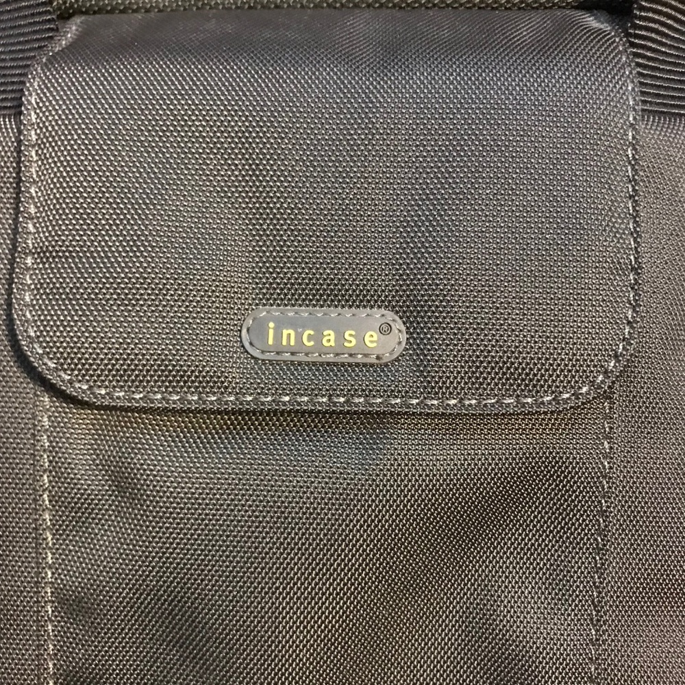 INCASE Nylon Bag - Picture 3 of 8